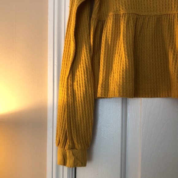 YELLOW RUFFLE TOP - Picture 4 of 5